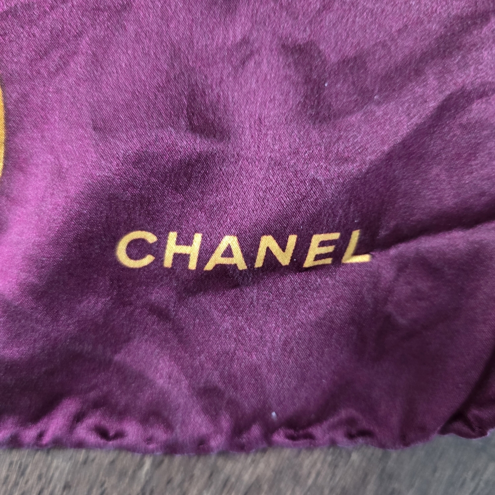 Vintage CHANEL burgundy silk scarf featuring gold chain medallion print motif 34 - Picture 5 of 10
